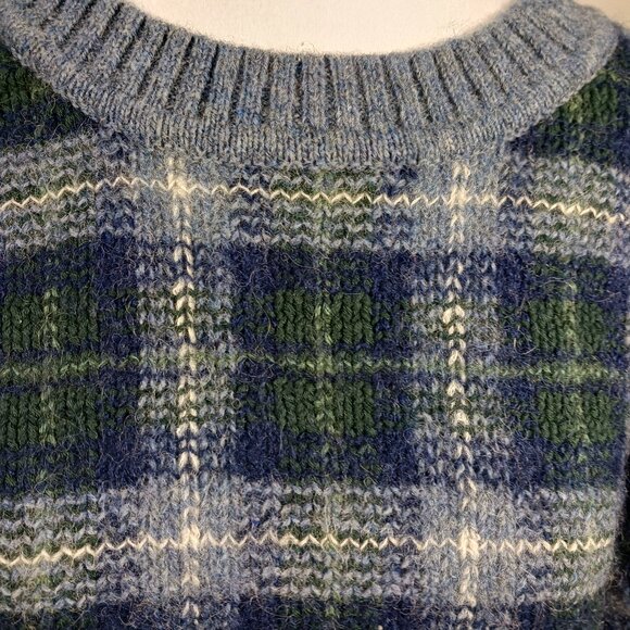Northern Reflections Blue Plaid Crew Neck Sweater, Size Large - Picture 3 of 14